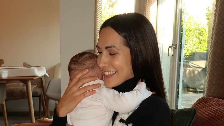 Clea-Lacy Juhn mit einem ihrer Zwillingsbabys, Januar 2025