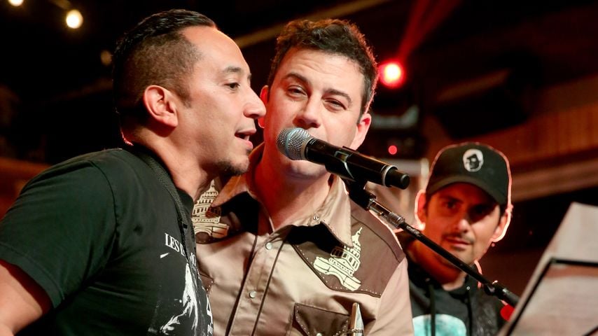 Cleto Escobedo, Jr., Jimmy Kimmel und Brad Paisley performen bei der Jimmy Kimmel Live x Entertainment Weekly Party in Austin, 2015