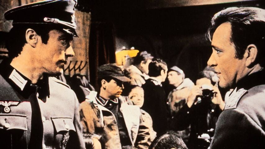 Clint Eastwood und Richard Burton in einer Szene aus "Agenten sterben einsam"