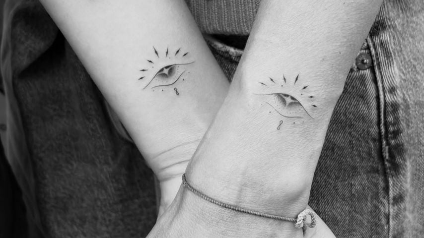 Close-up der Partnertattoos von Jessica Alba mit Tochter Honor Marie Warren