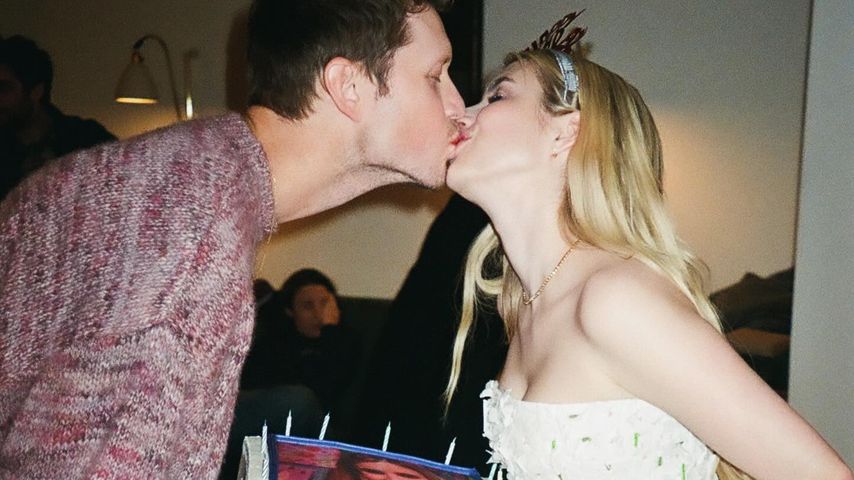 Schauspieler Cody John und Emma Roberts, Februar 2025