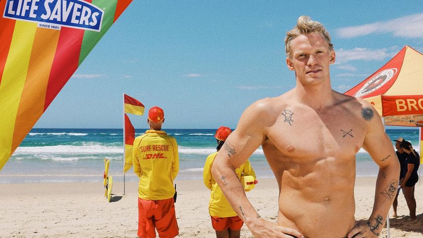 Cody Simpson demonstriert halbnackt für Sicherheit am Strand