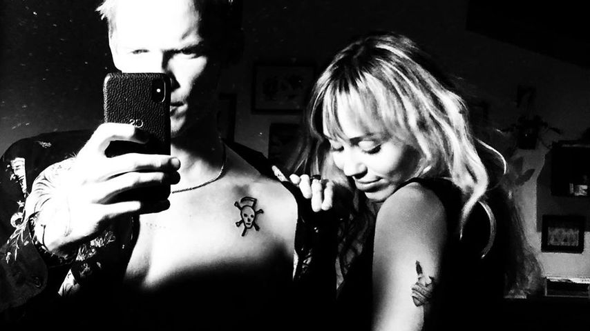 Miley Cyrus und Cody Simpson ließen sich Tattoos stechen