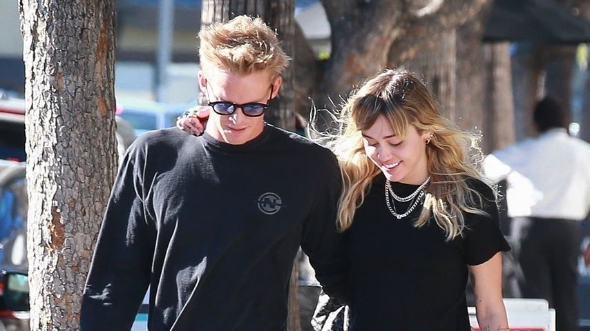 Hier heiratete sie Liam: Miley chillt mit Cody im Elternhaus