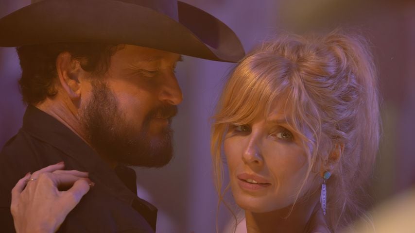 Cole Hauser als Rip und Kelly Reilly als Beth in einer Szene aus "Dutton Ranch"