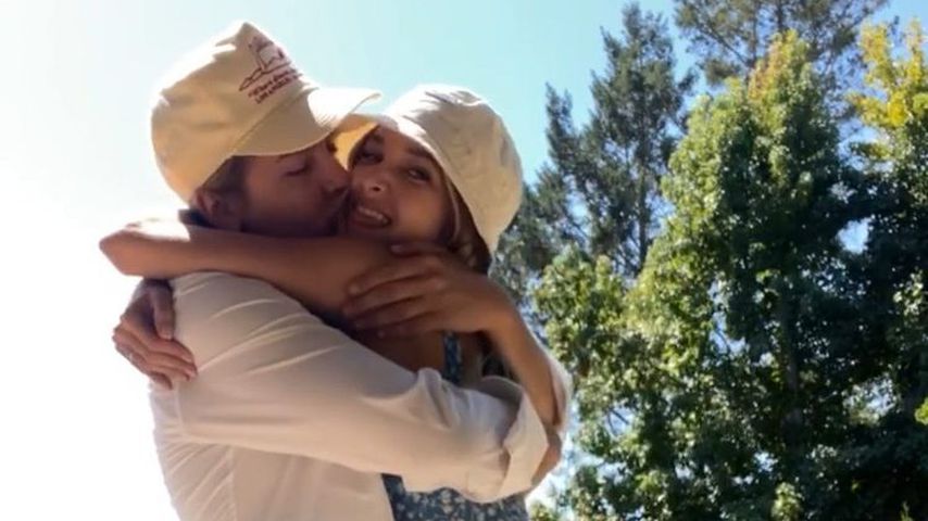 Cole Sprouse teilt lustige Geburtstagsgrüße für Freundin Ari