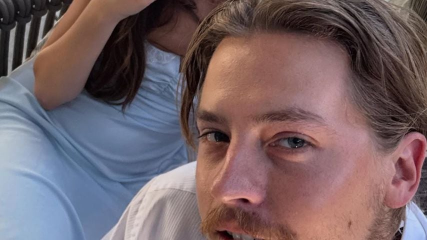 Cole Sprouse schneidet Partnerin Ari aus seinen Fotos raus