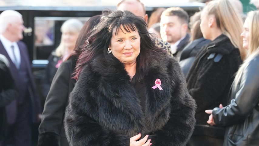 Coleen Nolan bei der Beerdigung ihrer Schwester Linda Nolan an der St Paul’s Church in Blackpool