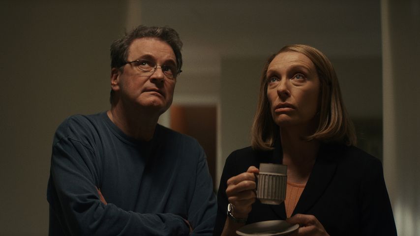 Colin Firth und Toni Collette in "The Staircase"
