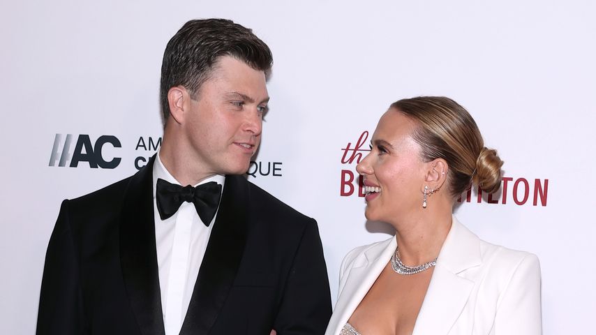 Colin Jost und Scarlett Johansson im November 2021