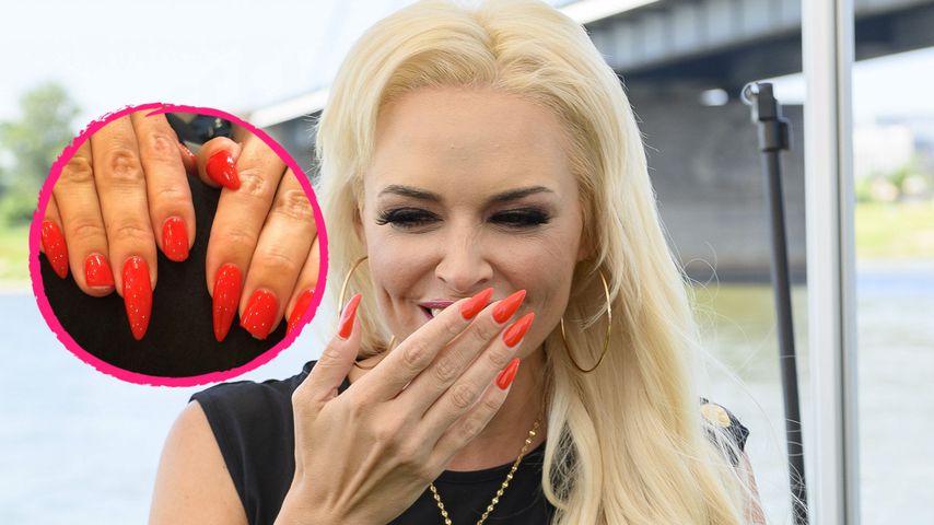 Autsch! Daniela Katzenberger brechen die Fake-Fingernägel ab