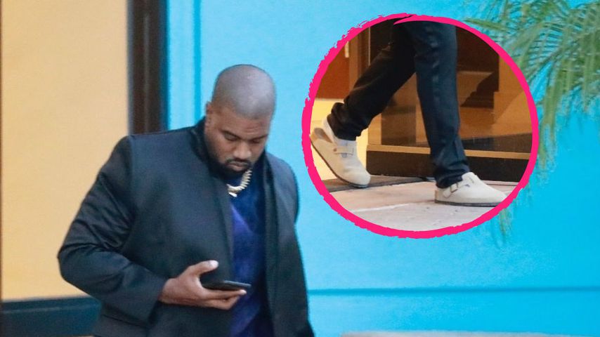 Seltsame Schuhwahl? Kanye kombiniert Blazer mit Pantoffeln