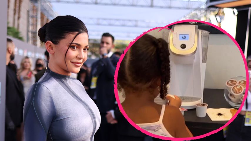 Süßer Clip: Stormi (4) macht ihrer Mama Kylie Jenner Kaffee