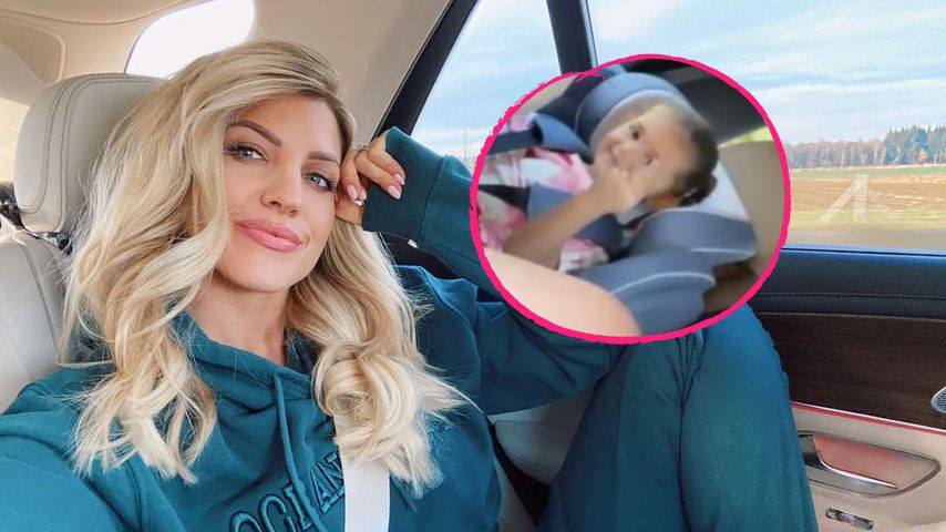 Wie frech: Sarah Harrisons Tochter Mia zeigt "Stinkefinger"
