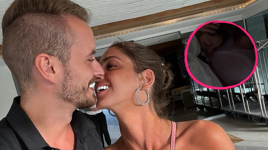 Intime Aufnahme: Julian Claßen und Tanja kuscheln im Bett