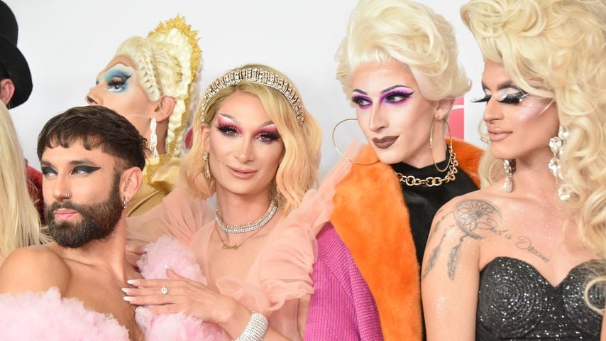 Conchita Wurst und die "Queen of Drags"-Kandidatinnen