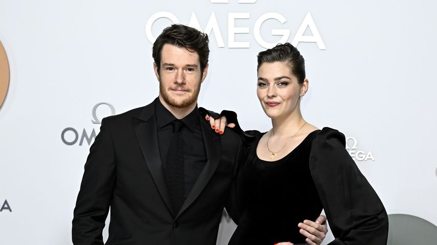 Connor Swindells und Amber Anderson im März 2023