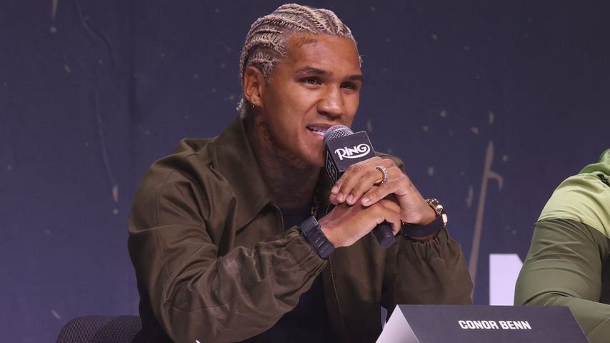 Conor Benn spricht beim Zuffa Boxing Media Day auf dem Fanatics Fest NYC 2026 im Jacob Javits Center in New York City