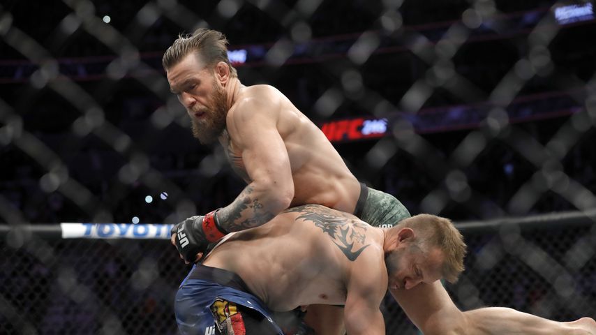 Conor McGregor (oben) beim Kampf gegen Donald Cerrone