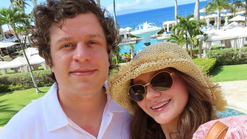 Conrad Hilton und Emma Kenney im Dezember 2024