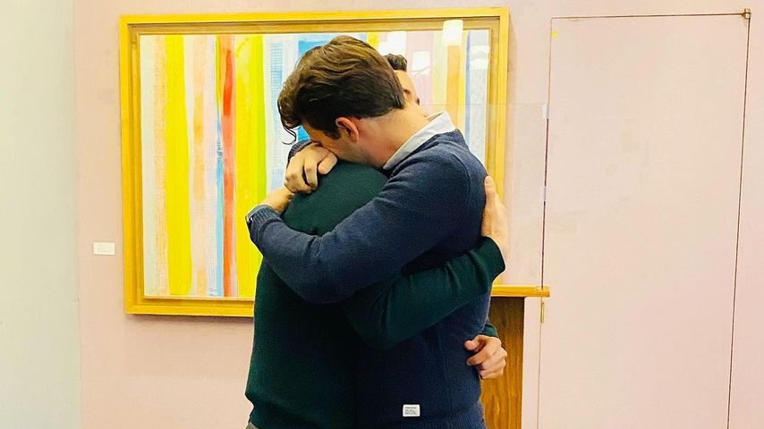 Conrad Ricamora und sein Mann Peter im Juli 2023