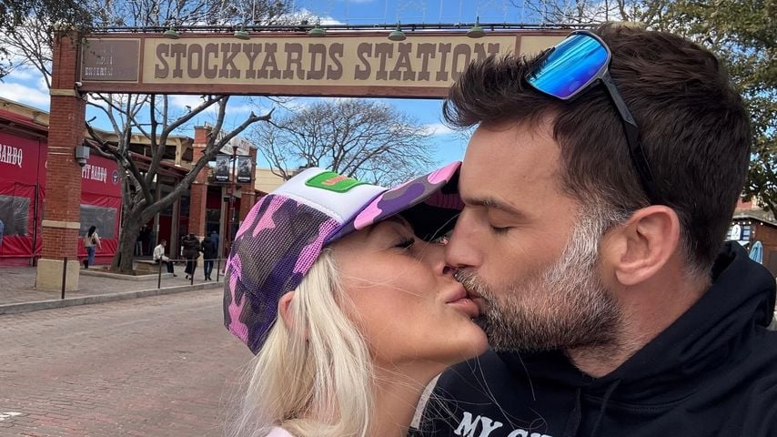 Cora Schumacher teilt verliebtes Knutschfoto mit ihrem Neuen