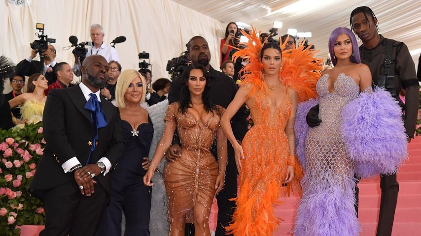 Corey Gamble, Kris Jenner, Kanye West, Kim Kardashian West, Kendall Jenner, Kylie Jenner und Travis,