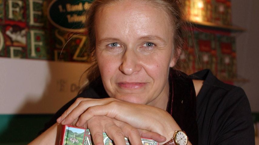 Cornelia Funke präsentiert ihr Buch "Tintenherz" auf der Buchmesse 2003 in Frankfurt am Main