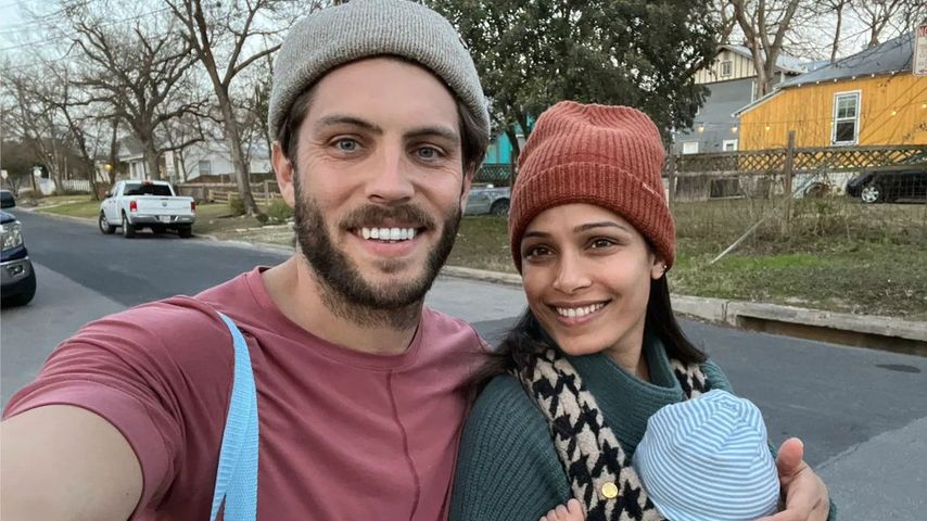 Cory Tran und Freida Pinto mit ihrem Sohn im Januar 2022