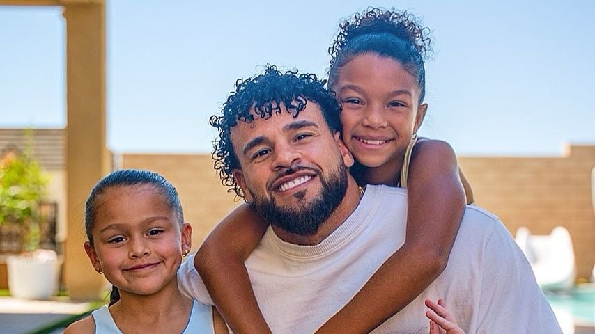 Cory Wharton mit Mila, Maya und seiner neunjährigen Tochter Ryder, Oktober 2026