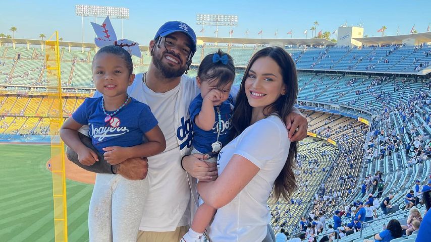 Cory Wharton und Taylor Selfridge mit ihren Kindern