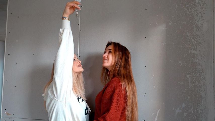 Coupleontour- Ina und Nessi freuen sich über ihren Hauskauf