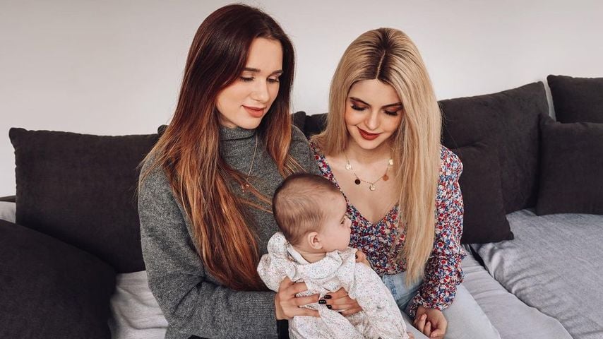 Coupleontour Nessi und Ina mit ihrem Baby im November 2022