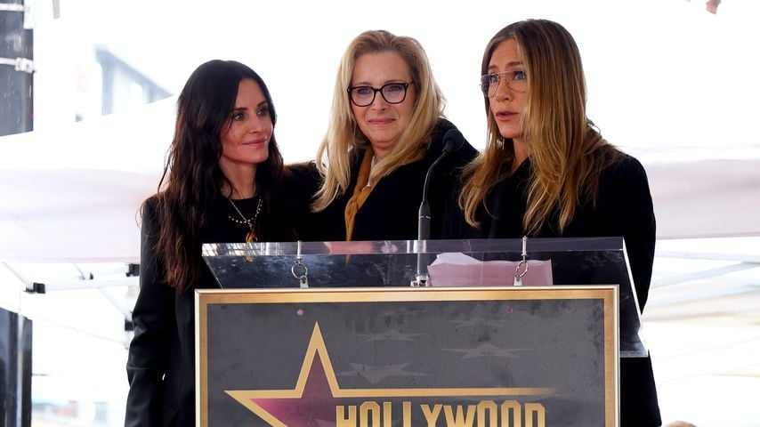 Courteney Cox, Lisa Kudrow und Jennifer Aniston im Februar 2023