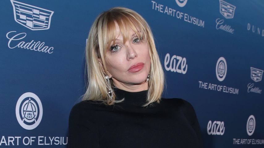 Courtney Love covert Britney-Song und bricht in Tränen aus