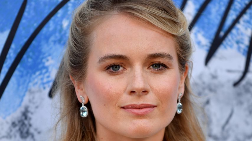 Für den guten Zweck: Prinz Harrys Ex Cressida zieht blank!