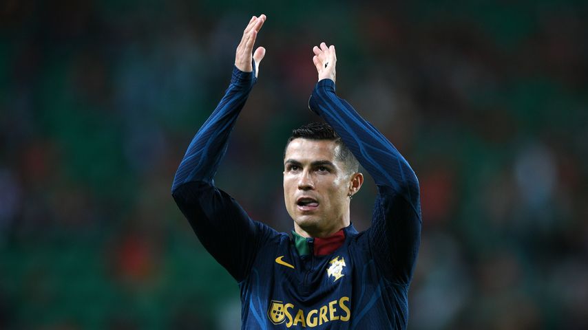 Cristiano Ronaldo würgt seinen Gegner während eines Spiels!