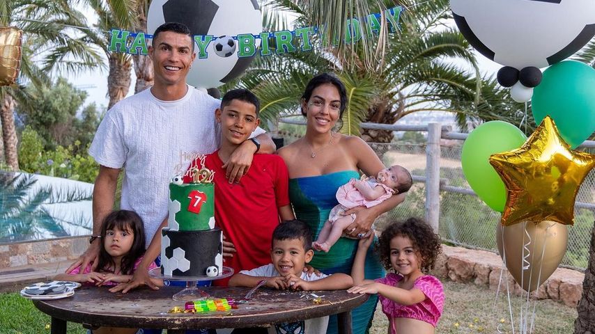 Cristiano Ronaldo, Georgina Rodriguez und ihre Kinder, Juni 2022