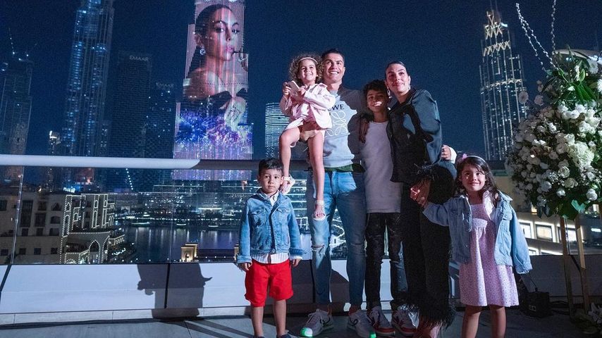 Cristiano Ronaldo, Georgina Rodriguez und die Ronaldo-Kids im Januar 2022