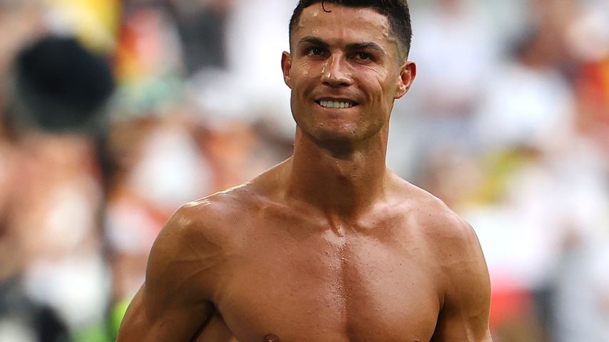 Uh là là! Ronaldo nach Deutschland-Spiel oberkörperfrei