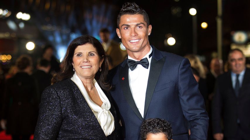 Cristiano Ronaldo (m.) mit seiner Mutter Dolores und seinem Sohn Cristiano Ronaldo Jr., 2015