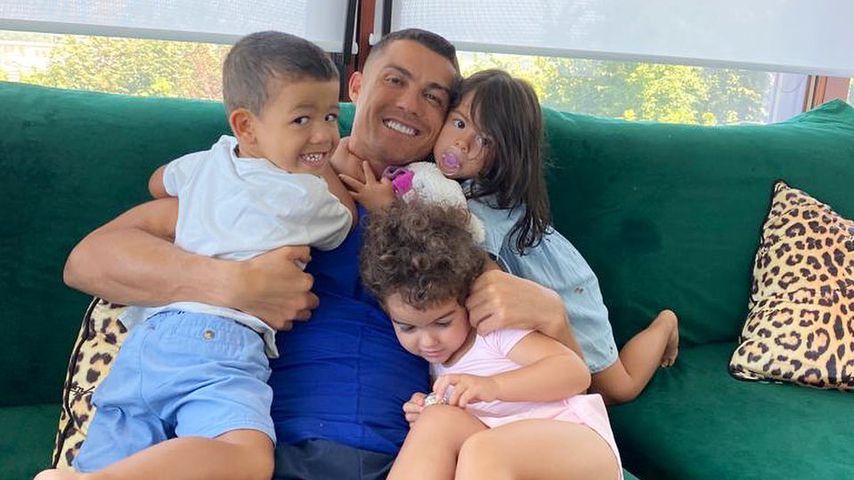 Cristiano Ronaldo mit seinen Kindern