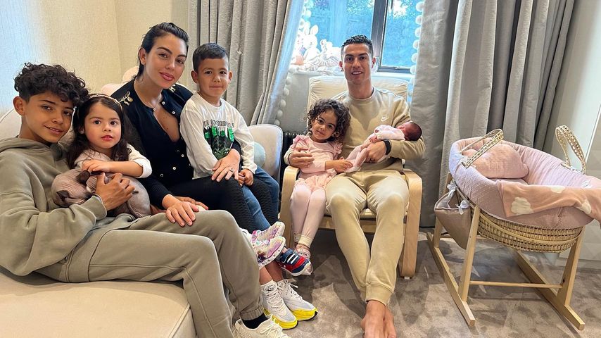 Cristiano Ronaldo mit seiner Familie im April 2022