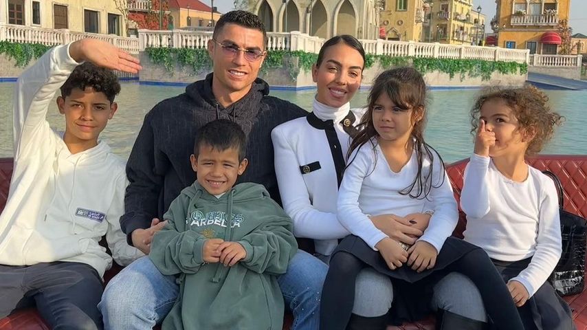 Cristiano Ronaldo mit seiner Freundin und seinen Kindern