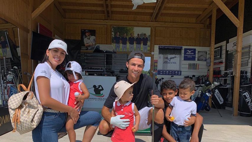 Cristiano Ronaldo mit seiner Partnerin Georgina und seinen Kindern