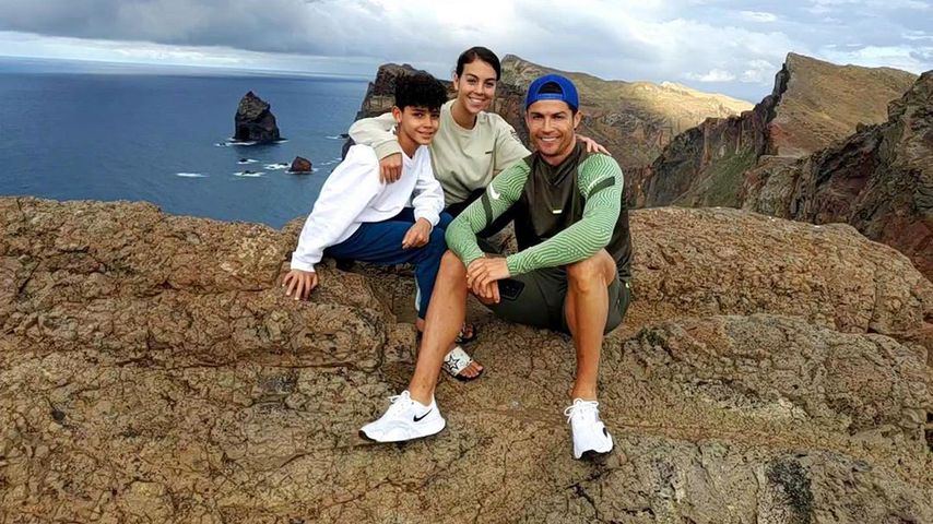 Cristiano Ronaldo mit seiner Partnerin Georgina und seinem Sohn Cristiano Ronaldo Jr.