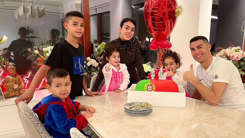 Cristiano Ronaldo, Freundin Georgina Rodriguez und seine vier Kinder