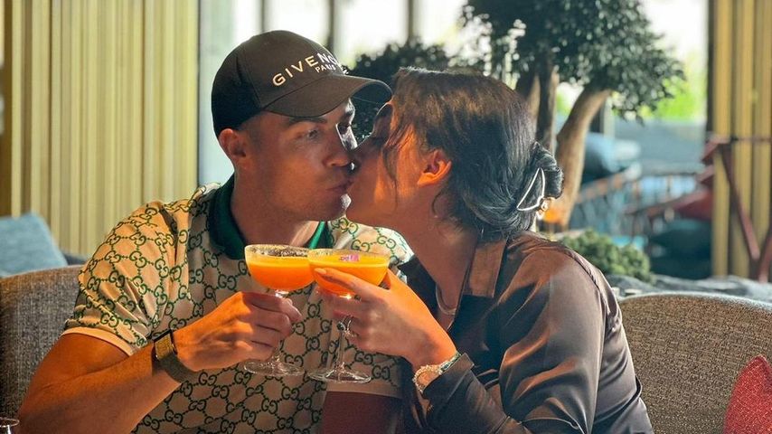Fußballer Cristiano Ronaldo mit seiner Freundin Georgina Rodríguez