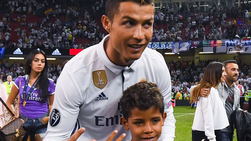 Cristiano Ronaldo und sein Sohn Cristiano Jr. 2017