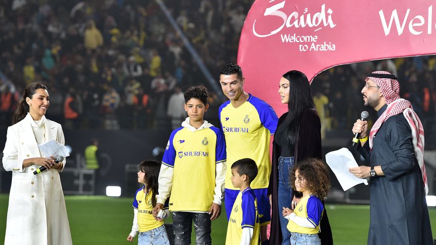 Cristiano Ronaldo und seine Familie bei seiner Vorstellung bei Al-Nassr